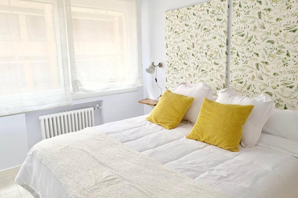 New Gorgeous Central Apartment - Beachfront - 3 Bd San Sebastián Esterno foto