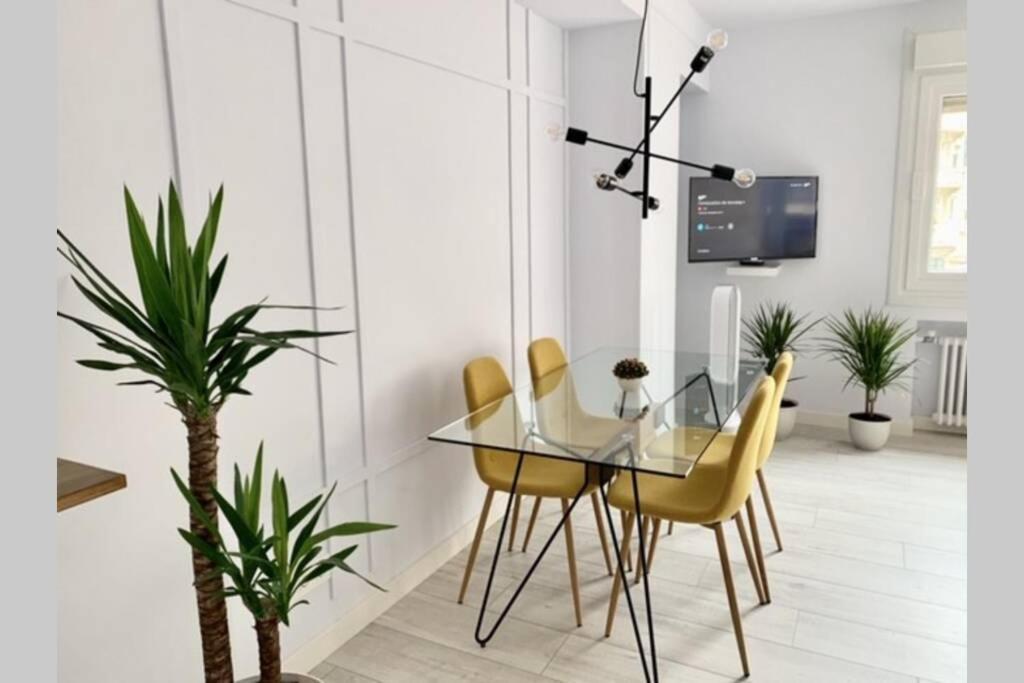 New Gorgeous Central Apartment - Beachfront - 3 Bd San Sebastián Esterno foto