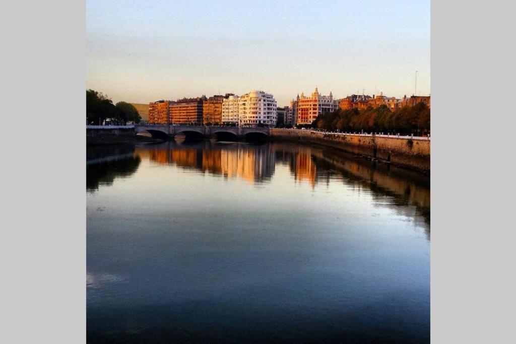 New Gorgeous Central Apartment - Beachfront - 3 Bd San Sebastián Esterno foto