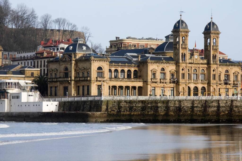 New Gorgeous Central Apartment - Beachfront - 3 Bd San Sebastián Esterno foto