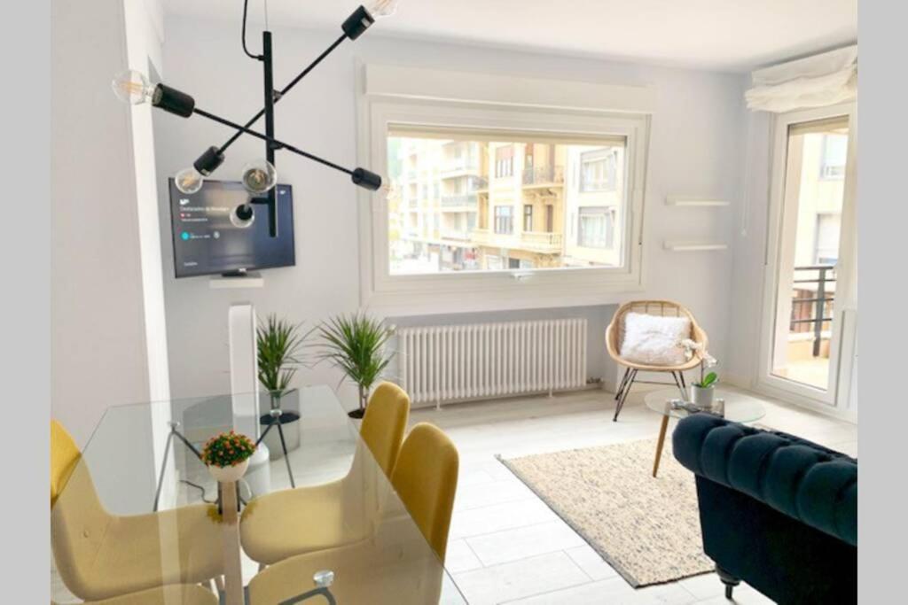 New Gorgeous Central Apartment - Beachfront - 3 Bd San Sebastián Esterno foto