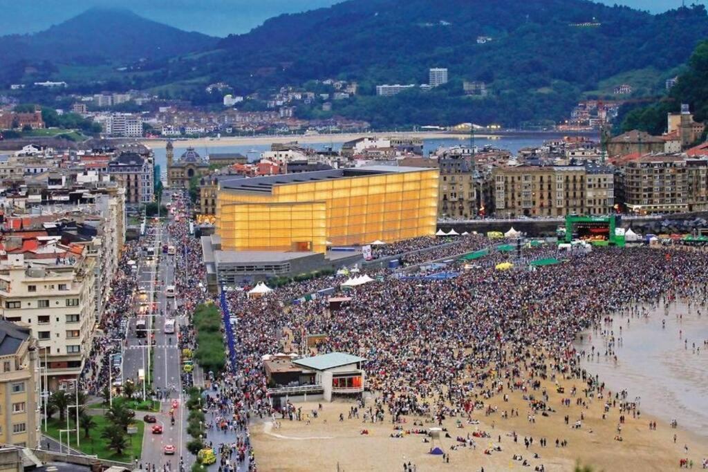 New Gorgeous Central Apartment - Beachfront - 3 Bd San Sebastián Esterno foto